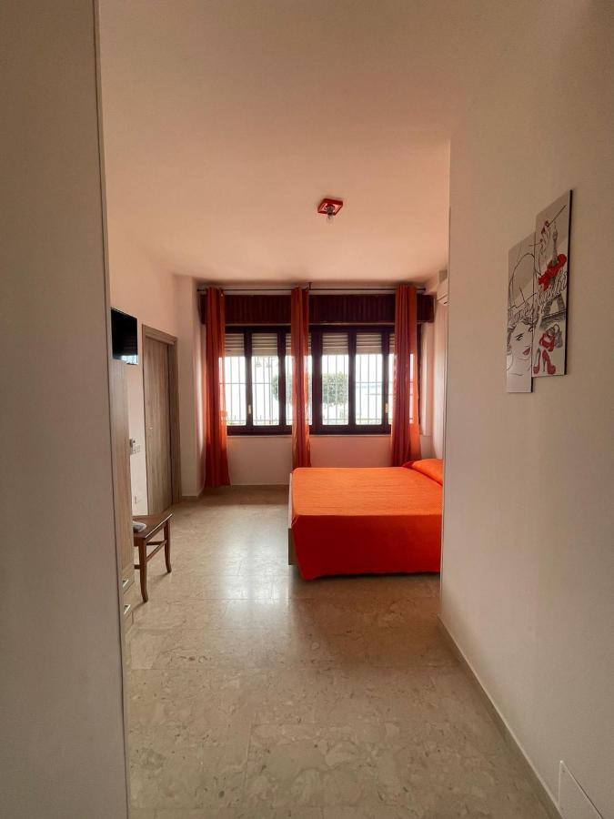 La Finestra Sul Mare B&B Кротоне Екстер'єр фото