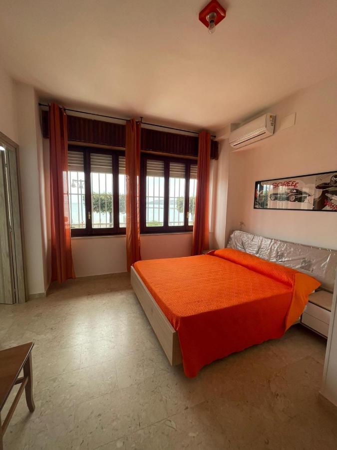 La Finestra Sul Mare B&B Кротоне Екстер'єр фото